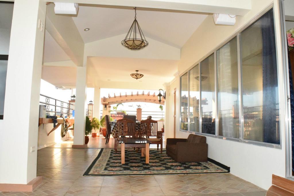The Saint Joseph Residential Suites Lucena Phòng bức ảnh