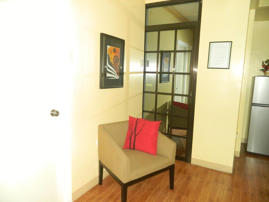 The Saint Joseph Residential Suites Lucena Phòng bức ảnh