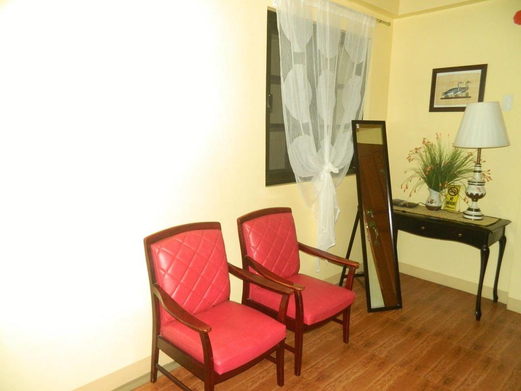 The Saint Joseph Residential Suites Lucena Phòng bức ảnh